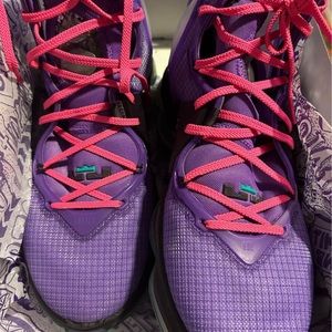 Nike Mens XIX Space Jam Basketball Sneakers